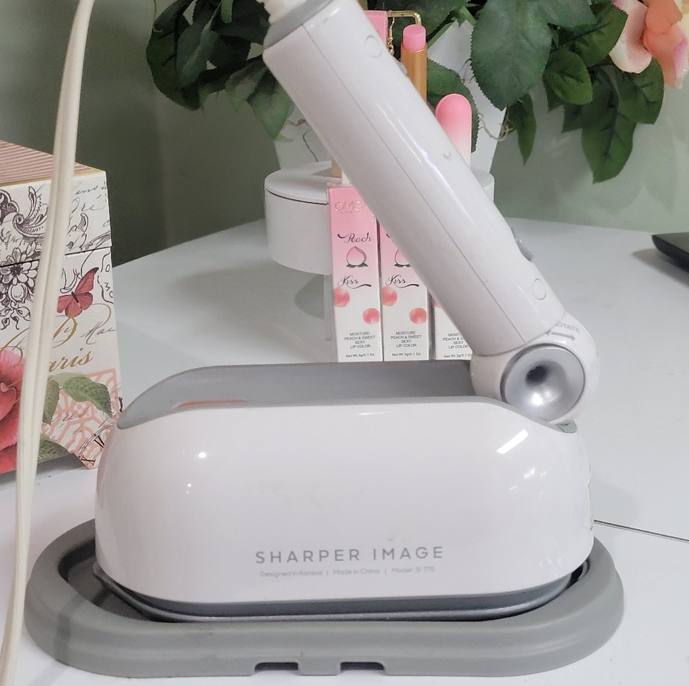 Sharper Image White Handheld CLOTHES STEAMER!! 👀